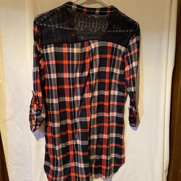 Ladies flannel top - Picture 2 of 3